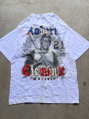 Vintage Y2K Roberto Clemente Graphic T Shirt